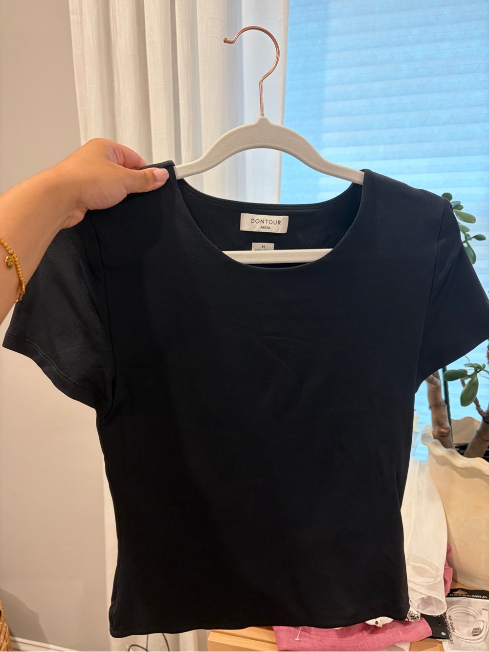 Aritzia contour tee